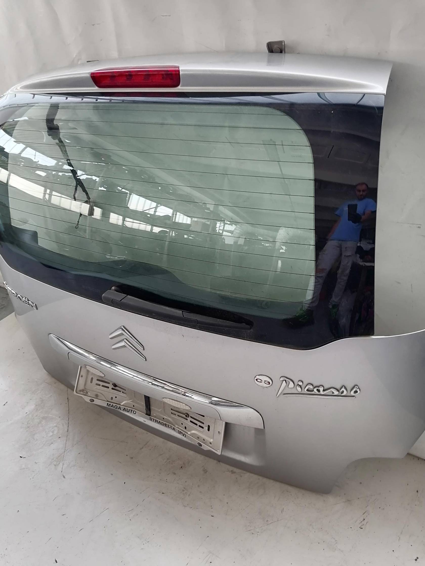 Fisso parafango ant. dx.